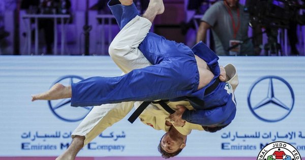 Міжнародна федерація дзюдо дозволила змагатися росіянам та білорусам у нейтральному статусі