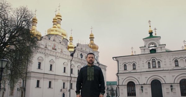 Президент України привітав українців з Великоднем