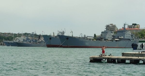 Росія перед Великоднем збільшила військову присутність у Чорному морі