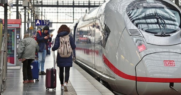 Українцям продовжили безоплатний проїзд потягом з Польщі до Німеччини
