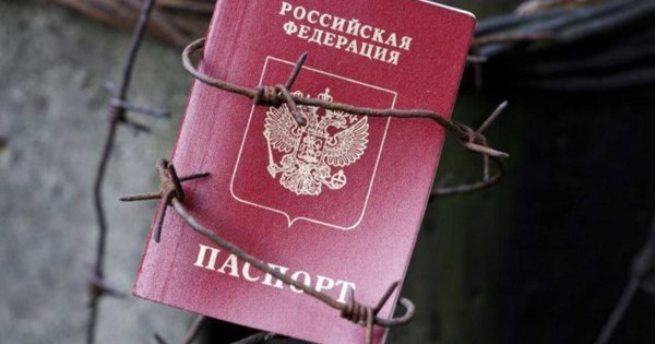 Омбудсмен пояснив, чому українцям на окупованих територіях варто брати російські паспорти