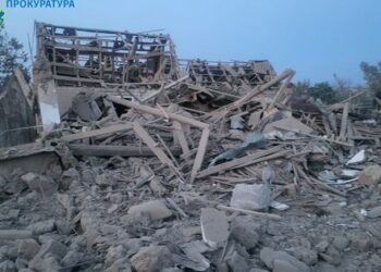 Двоє людей загинули від авіаудару росіян по Бериславу