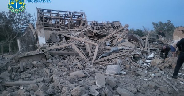 Двоє людей загинули від авіаудару росіян по Бериславу
