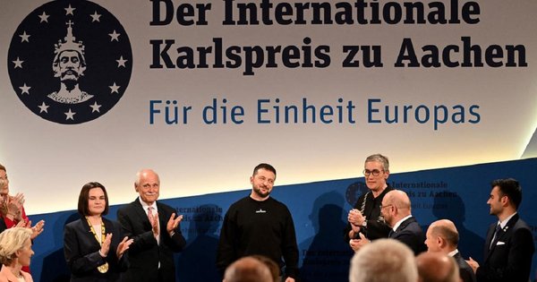 Зеленському та народу України вручено премію Карла Великого за внесок у об'єднання Європи