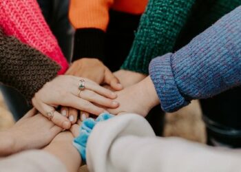 Як Будинок воїна у Львові допомагає пережити війну, психологи, йога, тренінги