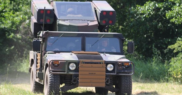 На озброєння ЗСУ стали мобільні американські ЗРК Avenger (фото)