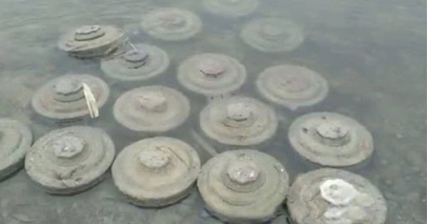 Внаслідок підриву Каховської ГЕС у воді вибухають російські міни