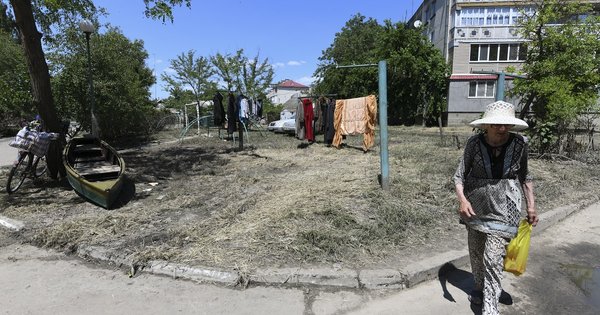 Окупанти ховатимуть жертв підриву Каховської ГЕС у братських могилах