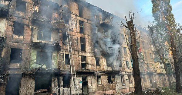 Росіяни влучили ракетою у п’ятиповерхівку в Кривому Розі