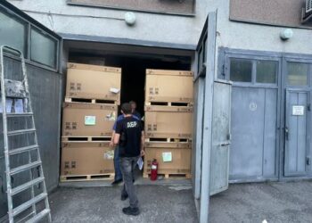 ДБР виявило на Хмельниччині дві фури з російськими товарами на 26 млн грн
