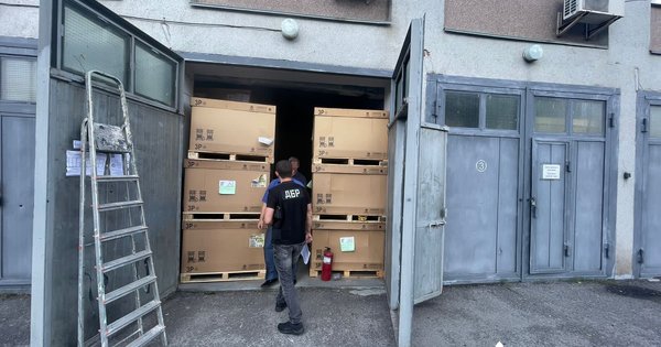 ДБР виявило на Хмельниччині дві фури з російськими товарами на 26 млн грн