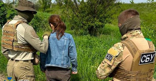 СБУ затримала жінку, яка передавала ворогу позиції ЗСУ біля Слов’янська і Краматорська