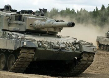 Іспанія оголосила про передачу 20 БТР та чотири Leopard для  України