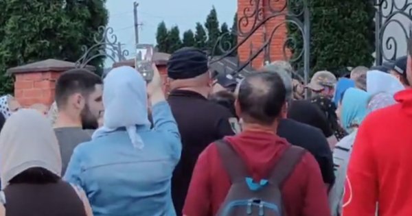 На Хмельниччині під час панахиди за військовим віряни УПЦ МП освистали його родичів