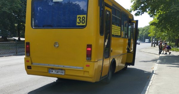 У Рівному звільнили водія маршрутки, який образив матір загиблого військового