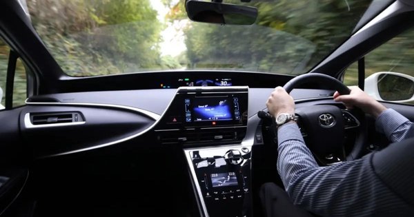Верховна Рада легалізувала для військових автомобілі з правим кермом