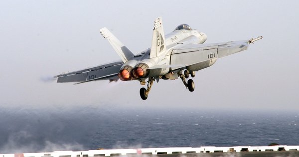 Австралія відреагувала на прохання України надати списані винищувачі F-18