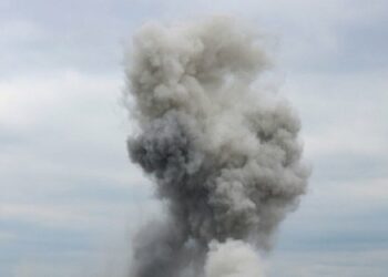 На військовому полігоні у Криму після влучання пролунала серія вибухів (відео)