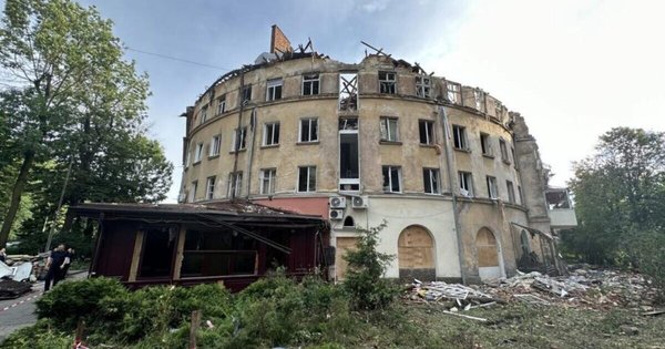 Мешканці зруйнованих ракетою будинків у Львові отримають щомісячну допомогу