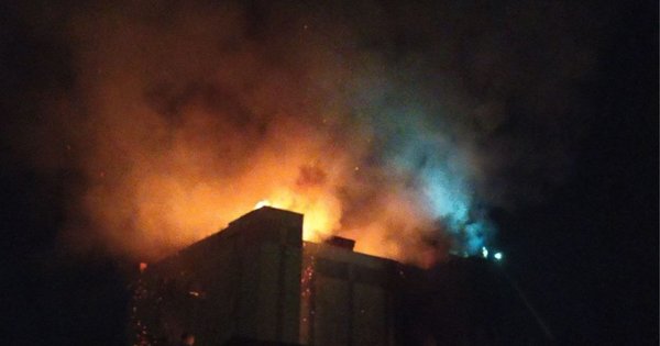 У Маріуполі підлітки підпалили «Український дім» на знак протесту проти окупантів