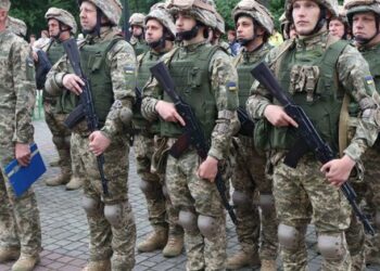 Кілька сотень мобілізованих у Моршині прийняли військову присягу. Фото дня