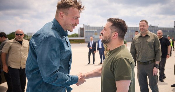Посол розповів, як вдалось повернути командирів захисників «Азовсталі»