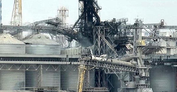 Внаслідок ракетної атаки росіяни знищили 60 тис. тонн зерна у порту Чорноморська