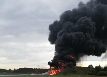 З’явилися фото знищеного українським дроном російського бомбардувальника