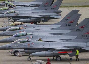 Норвегія вирішила передати Україні винищувачі F-16