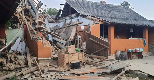На Івано-Франківщині уламки від збитої ракети пошкодили приватний будинок