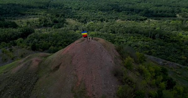 Військові 24 бригади з Львівщини підняли прапор біля окупованої Горлівки. Відео дня