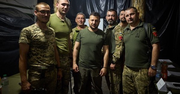 Володимир Зеленський відвідав бригади, які ведуть наступальні дії в межах ОТУ «Соледар»