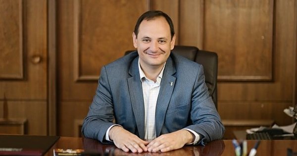 Мер Івано-Франківська продав своє крісло за 50 тис. грн, щоб допомогти військовим