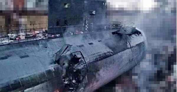 У мережі з'явилися фото пошкодженого в Севастополі підводного човна «Ростов-на-Дону»