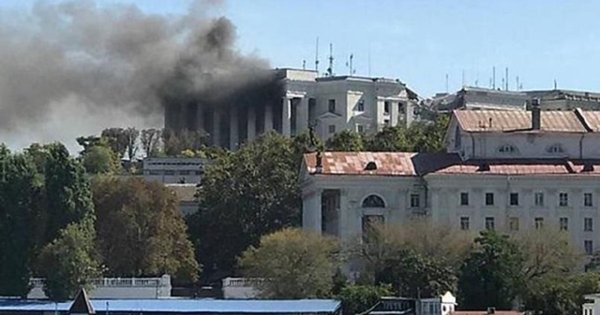 ЗМІ опублікували супутникові знімки штабу Чорноморського флоту РФ до і після ракетного удару