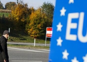 У росіян, які заїжджають до Євросоюзу, вилучатимуть авто та цінності