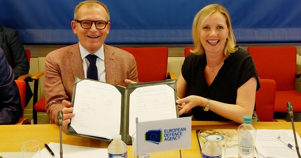 ЄС підписав перші контракти на спільну закупівлю снарядів для України