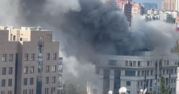 Біля будівлі окупаційної адміністрації Донецька прогриміли вибухи