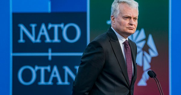 Президент Литви заявив, що корупція гальмує надання зброї Україні
