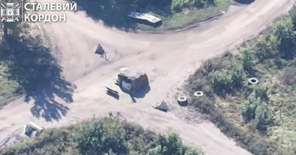 Прикордонники показали, як атакували блокпост росіян дронами-камікадзе