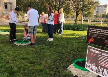 До Дня захисників та захисниць на Львівщині учні висадили алеї пам’яті Героїв