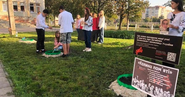 До Дня захисників та захисниць на Львівщині учні висадили алеї пам’яті Героїв