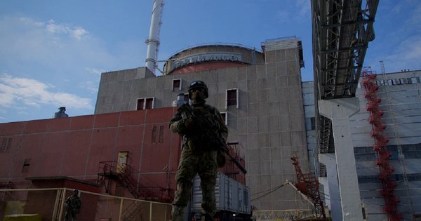 Росіяни провели навчання з важкою технікою на території Запорізької АЕС