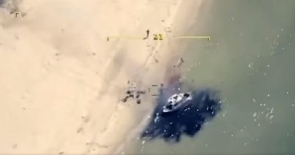 ВМС України знищили російський катер у Чорному морі під час спроби висадки десанту (відео)