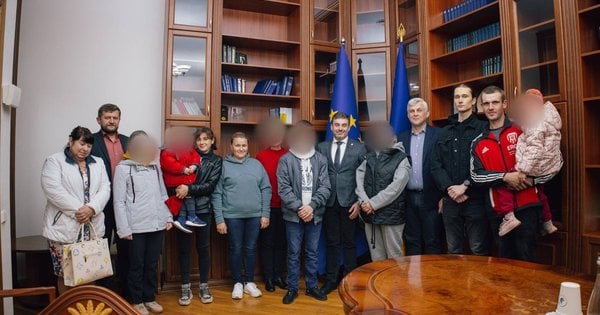 В Україну повернулися ще четверо викрадених росіянами дітей (фото, відео)