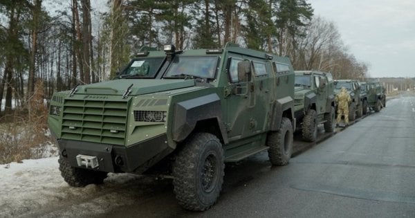 Українські військові отримали від Канади бронеавтомобілі Senator MRAP