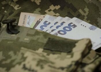 Володимир Зеленський підписав закон про зарплати полоненим військовослужбовцям