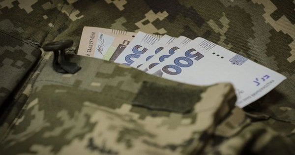 Володимир Зеленський підписав закон про зарплати полоненим військовослужбовцям