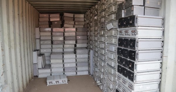 У військовій частині на Житомирщині аудит виявив тонни мікросхем із золотом та сріблом: фото