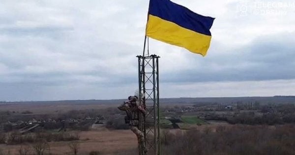 Прикордонники підняли український прапор на кордоні з Росією на Харківщині